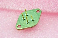 Fairchild UA78GKM VR. 5-30V 1.5Amp, TO-3, 4 Pins – Gold