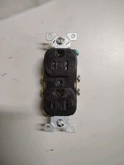 Eaton TRCR15B Commercial Grade Duplex Receptacle, 15A, Brown. New