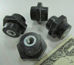 Lot 4 Erico 600V Electrical Insulators 1″ Standoff 5/16-18 Female Thread 559610