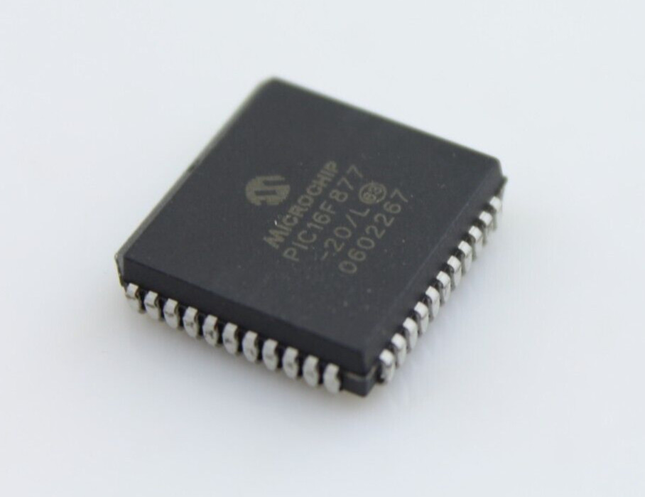 New Qty 1 Microchip PIC16F877-20/L RISC Microcontroller PQCC44 8-Bit FLASH