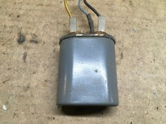 Mallory Bionol 235-8310-3 Oil Capacitor 60 Hz / 370 VAC