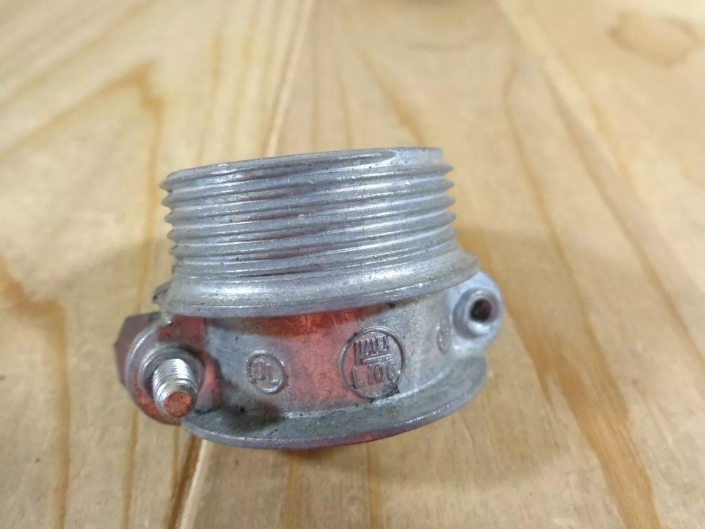 Halex L106 EMT Conduit Coupling 1-1/4″ Connector Steel with Strap, 1 pc