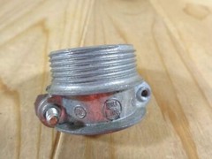 Halex L106 EMT Conduit Coupling 1-1/4″ Connector Steel with Strap, 1 pc
