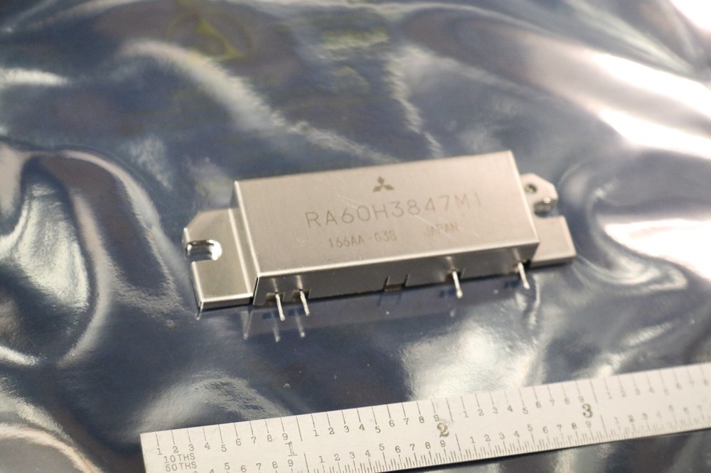 Mitsubishi RF UHF PA Module RA60H3847M1 60W, 378 400 450 470 Mhz at 50mW input