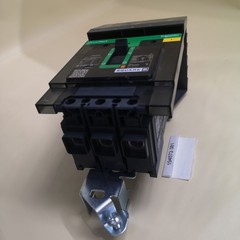 SQUARE D circuit breaker BGA36100 #381