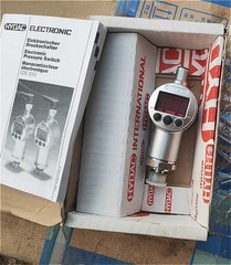 New In Box HYDAC EDS3446-2-0100-000 pressure sensor