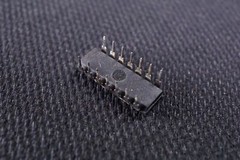 SN74121N TI Monostable Multivibrator Schmitt 7V Thru Hole 16-PDIP NOS