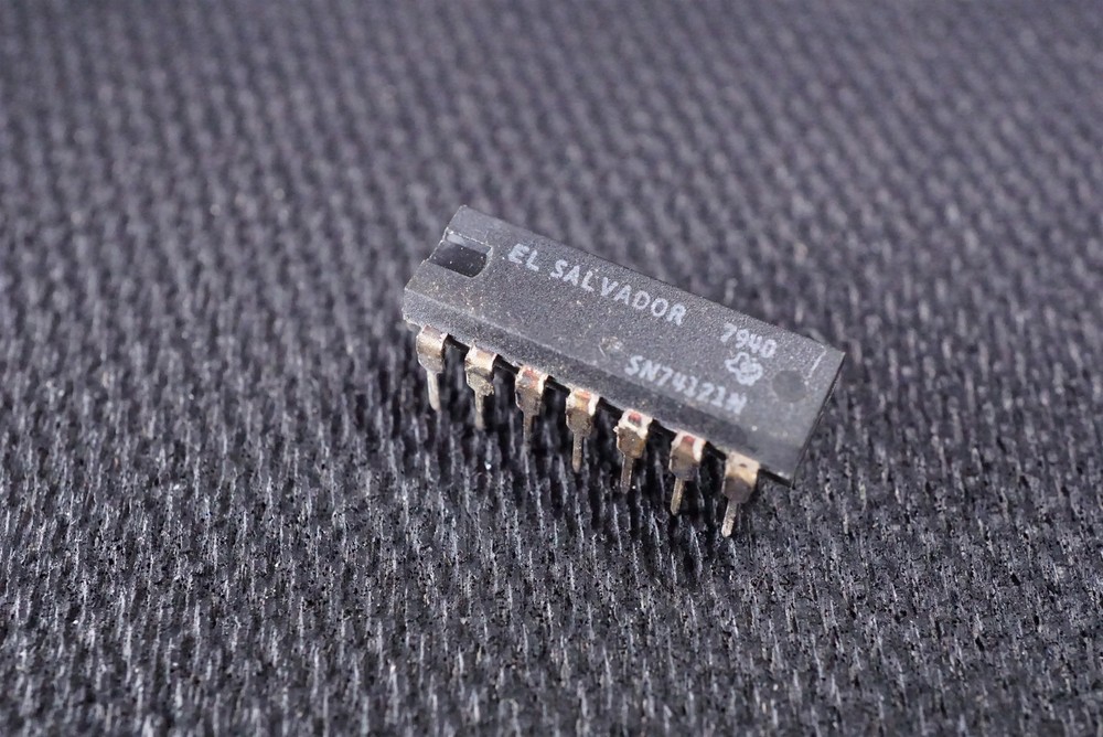 SN74121N TI Monostable Multivibrator Schmitt 7V Thru Hole 16-PDIP NOS