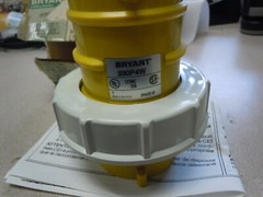BRYANT 330P4W – PS, IEC, PLUG, 2P3W, 30A 125V, WATER TIGHT