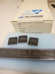 2 pieces ST90R30 BC6R ROMLESS HCMOS MCU w. A/D CONVERTER 90T30 ST9030 NEW