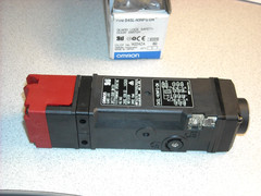ONE NEW Omron D4SL-N3NFG-DN Guard Lock Safety Door Switch