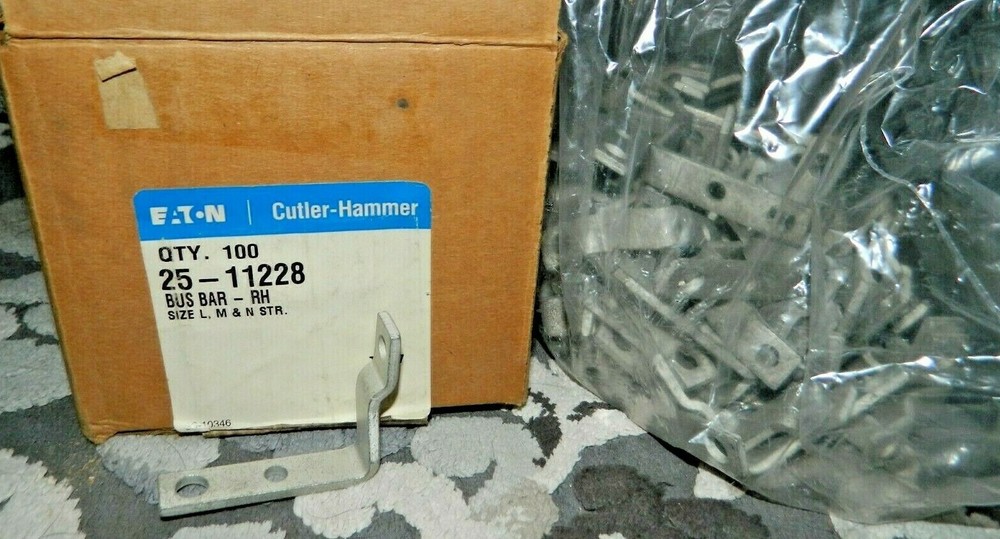 Box Lot of 100 New Eaton 25-11228 BUS BAR RH CONNECTOR for IEC size L, M, N STR.