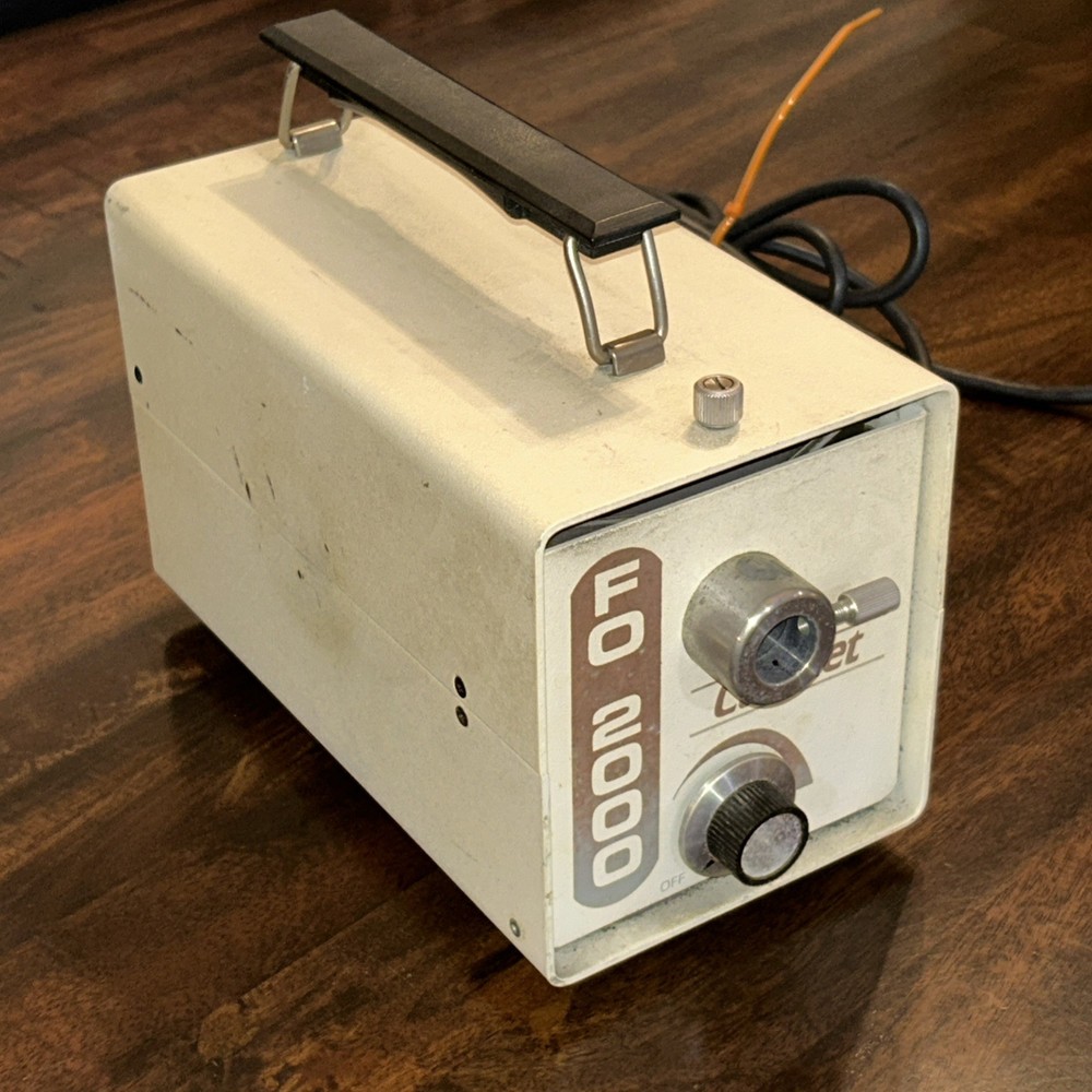 Cadmet FO-2000, part number# 30000, 150 Watt, Fiber Optic Light Source