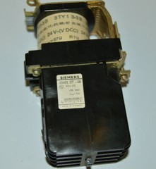 SIEMENS Hilfsschutz 3TA63 07-4BB Industrial Relay Contactor 24V, 6NO + 2NC MAAG