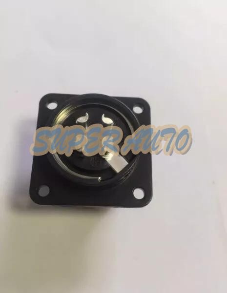 1Pcs New Fit For Cable relay plug socket connector CE05-2A18-10SDS-D