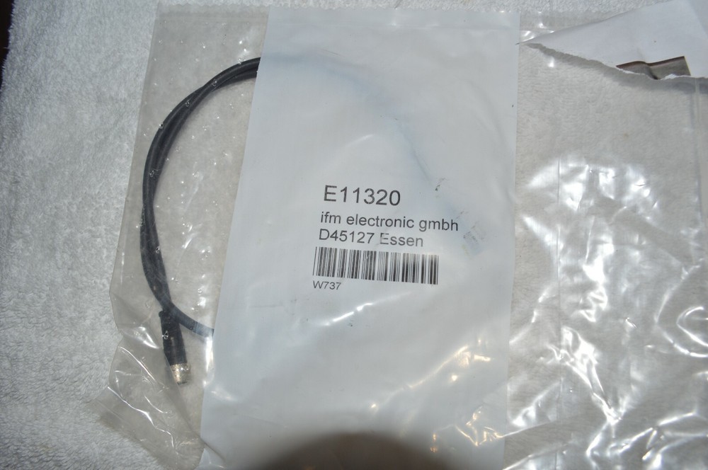 IFM EFECTOR E11320 PATCHCORD BLACK M8-PLUG/M8-SCO 60VAC/75VDC 0.6M NOS PACKAGE