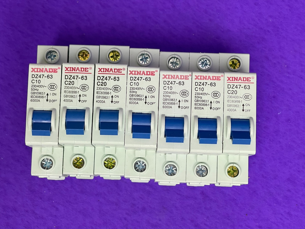 Xinade DZ47-63 C20 , C10 230/400V Circuit Breaker 10 A , 20A [Lot of 7] NEW
