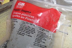 Gardner Bender PS-150Z, Plastic Staples 1/2″, pkg of 100