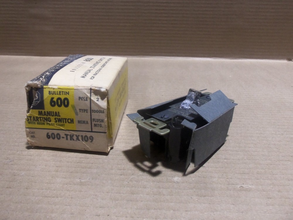 Allen Bradley 600-TKX109 Manual Starting Switch 2 Pole Toggle w/ Neon Light AK