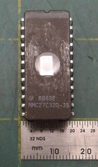 National Semiconductor NMC27C32Q-35 Integrated Circuit w/ Window, 24 Pin, 12 Pos