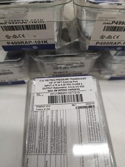 (1) JOHNSON CONTROLS P499RAP-101K / P499RAP101K (NEW IN BOX) Pressure Transducer