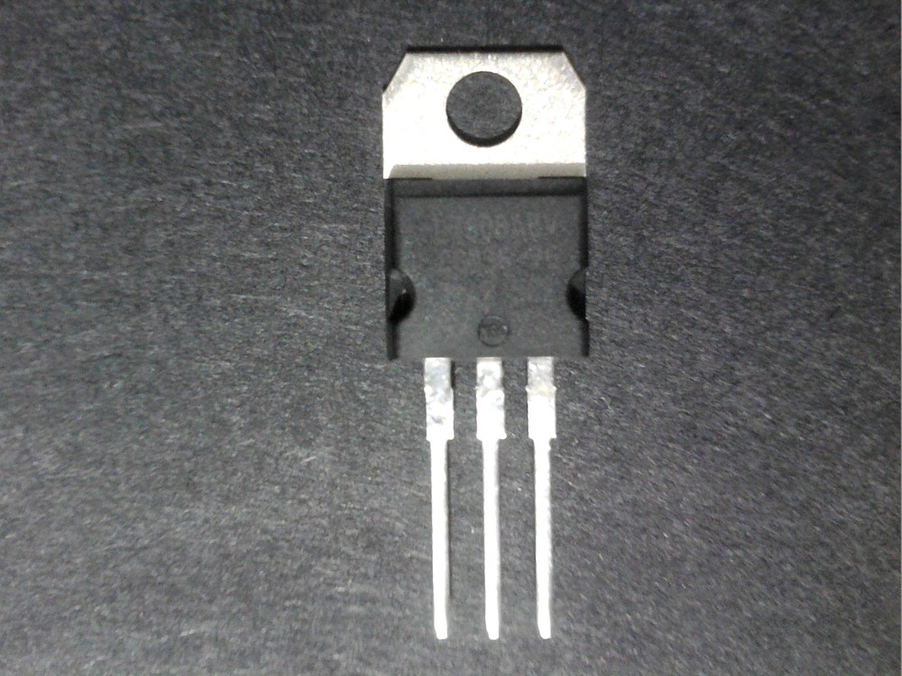 25 PCS ST L7808ABV 8V FIXED POSITIVE PRECISION IA VOLTAGE REGULATOR TO-220 “NOS”