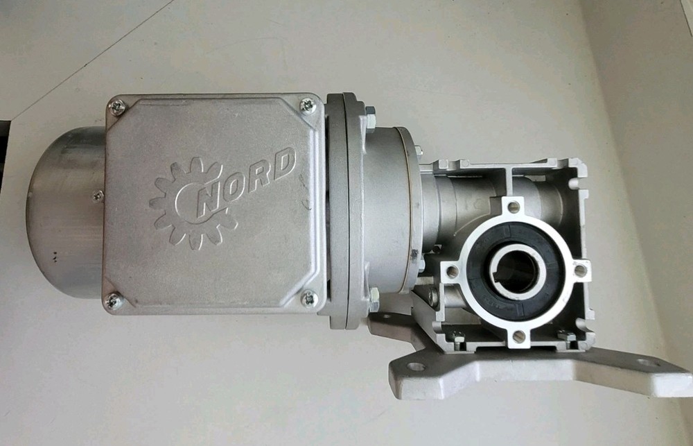 NORD SK63L/4 CUS 56C INVERTER DUTY MOTOR. 1SI40-N56C-63LP/4 CUS GREAR BOX