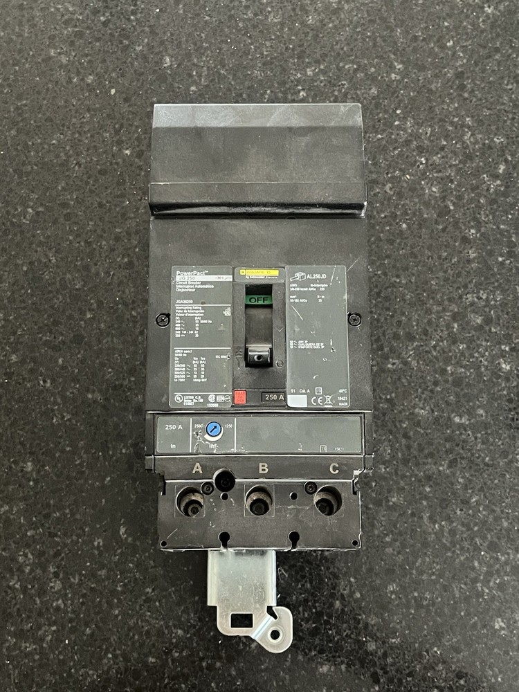 SQUARE D Circuit Breaker JGA36250