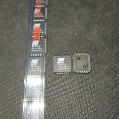 New SST27SF512-70-3C-NH 27SF512 512Kbit Flash Memory PLCC32 x 2pcs