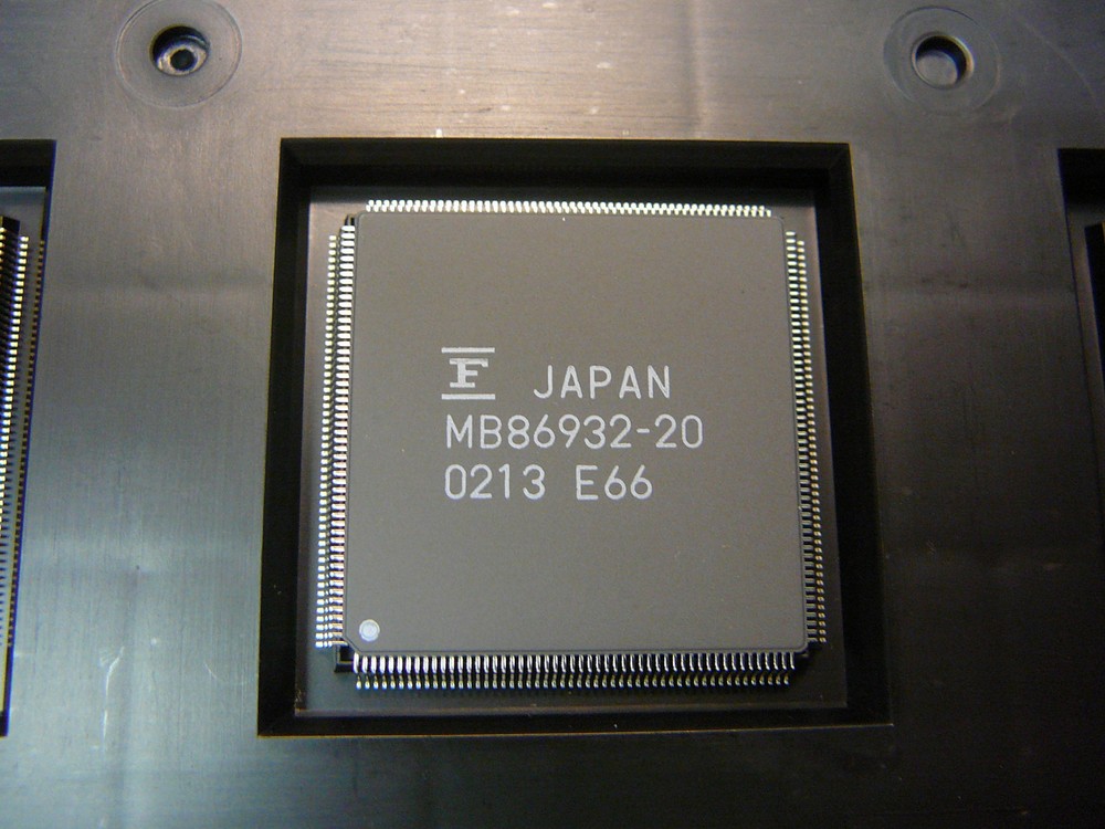 FUJITSU MB86932-20ZF-G-BND 20MHZ 930-SERIES 32BIT RISC EMBEDDED PROCESSOR