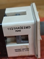 Micro Switch 911BAA011MD 3way Lighted Switch No Bulbs (New)