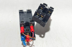(2) OMRON PTFO8A-E 15A 240V MAX FINGER PROTECTION 8 PIN SOCKET NNB