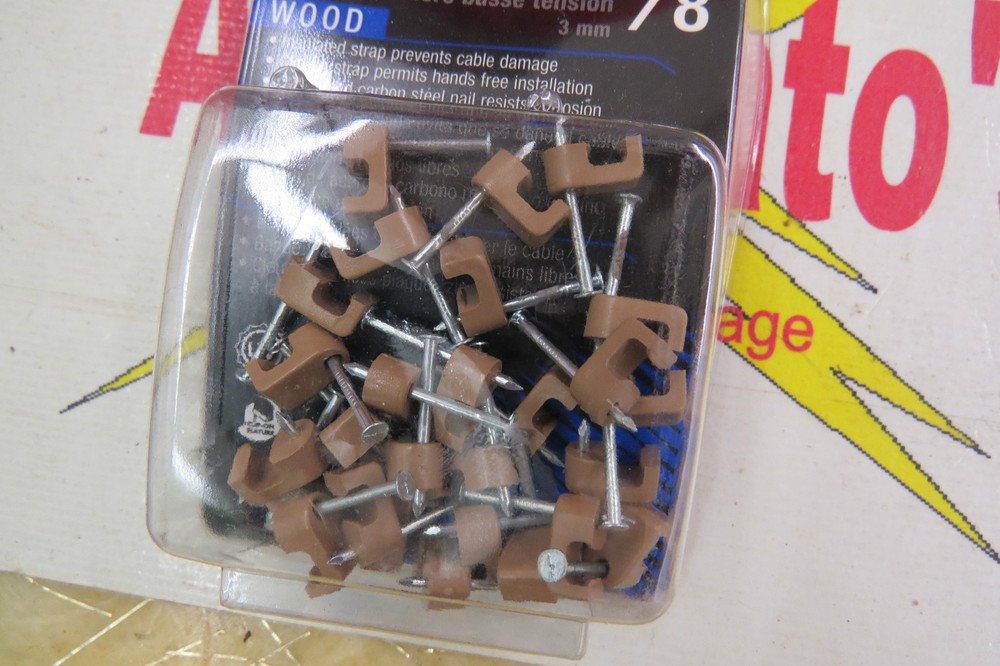 Gardner Bender PLT-1525L, Low Volt Staples, pkg of 25, tan 1/8″ wood