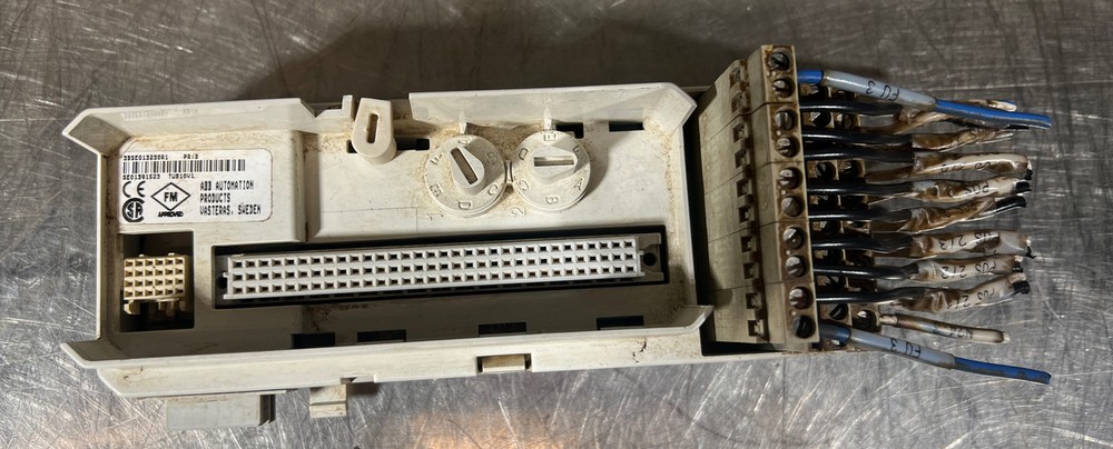 Used Surplus ABB 3BSE013230R1 Compact Module Termination Unit