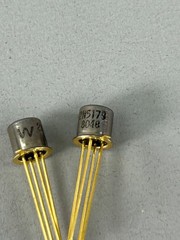 2N5179 NPN Silicon Bipolar Transistor 4 Gold Pins Leads Set of 2 New Old Stock