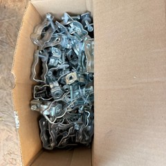 Caddy CD1B Box of 137 Conduit Hanger w/ Bolt Attached For 3/4″ EMT or Rigid
