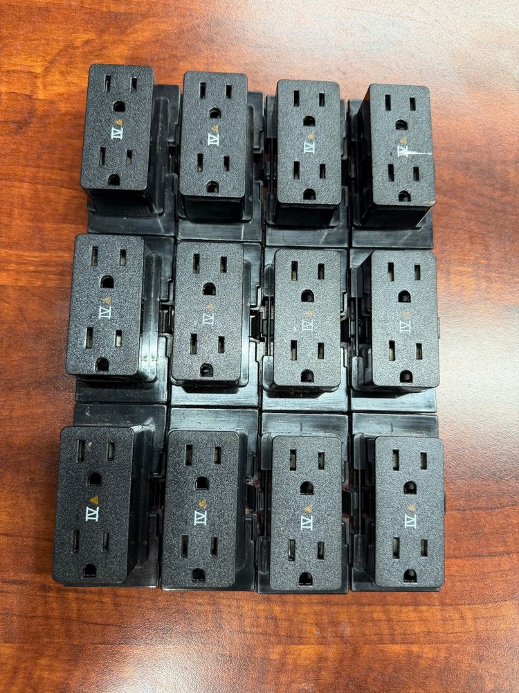 LOT BYRNE Cat IV (4) RECEPTACLE BE08065-3-G-4-C 15A 125V CUBICLE OUTLET BE08065