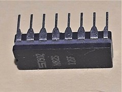 N82S126F Signetics 256×4 Bipolar OTP Fuse-link PROM in brown ceramic package