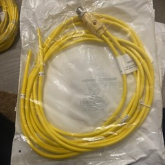Mencom MDC3Y2M Cable Y-Connector MDC 3 Pole Male – 2 blunt cut cable 2M 4A 3 PIN