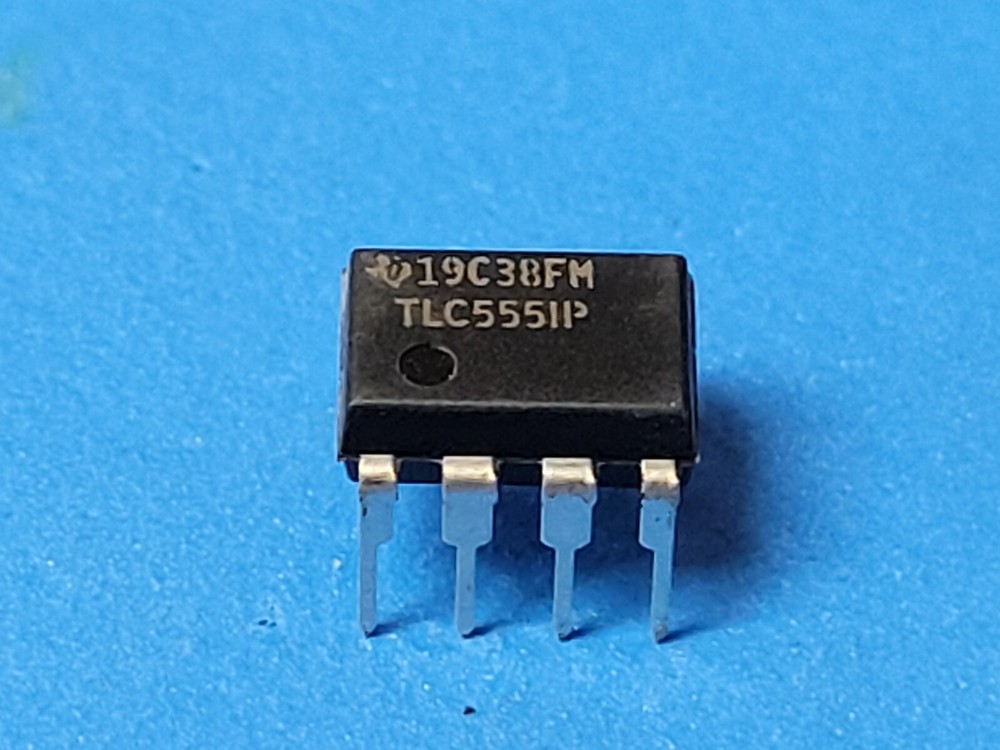 (5 PCS) TLC555IP TI Standard Timer Single -40°C 85°C 8-Pin PDIP