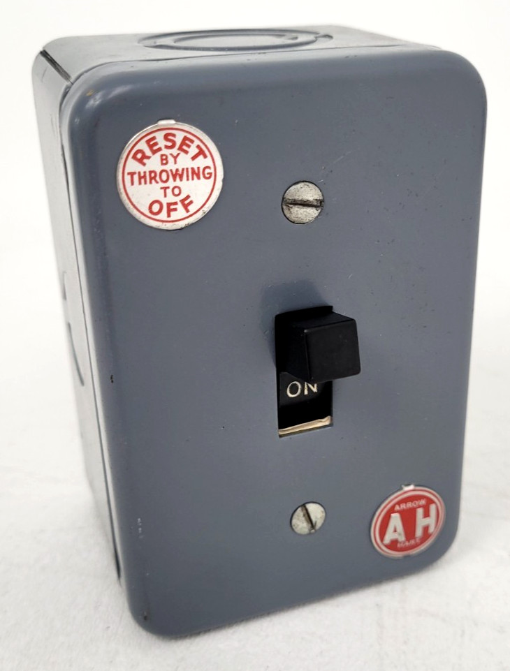 RL-21 Arrow Hart Manual Starter Nema 1 Enclosure 115/230V- Next Day Option – New