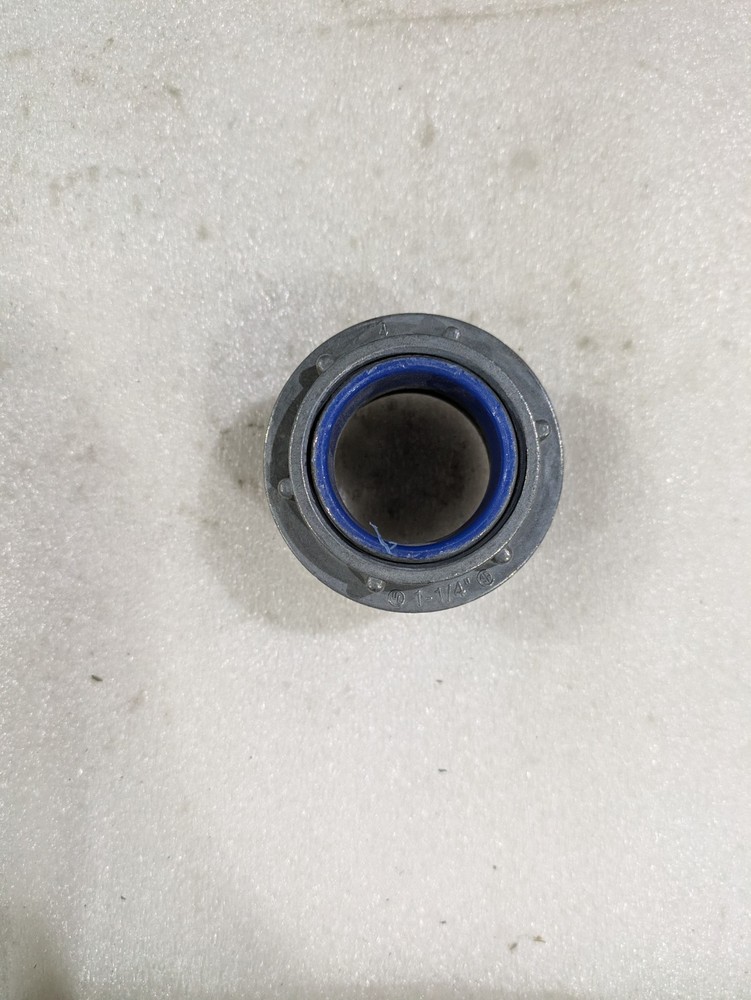 1-1/4in Metal Conduit Bushing Connector Insulated Throat Threaded Locknut Hub