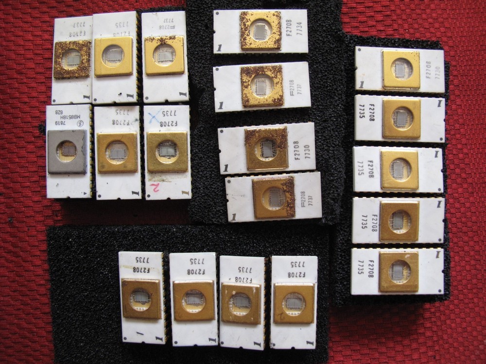 vintage INTEL 2708 White Ceramic Gold Cap Lot of 19 EPROM Chips