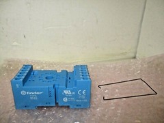 ONE (1) Finder 90.03.SMA SOCKET NEW