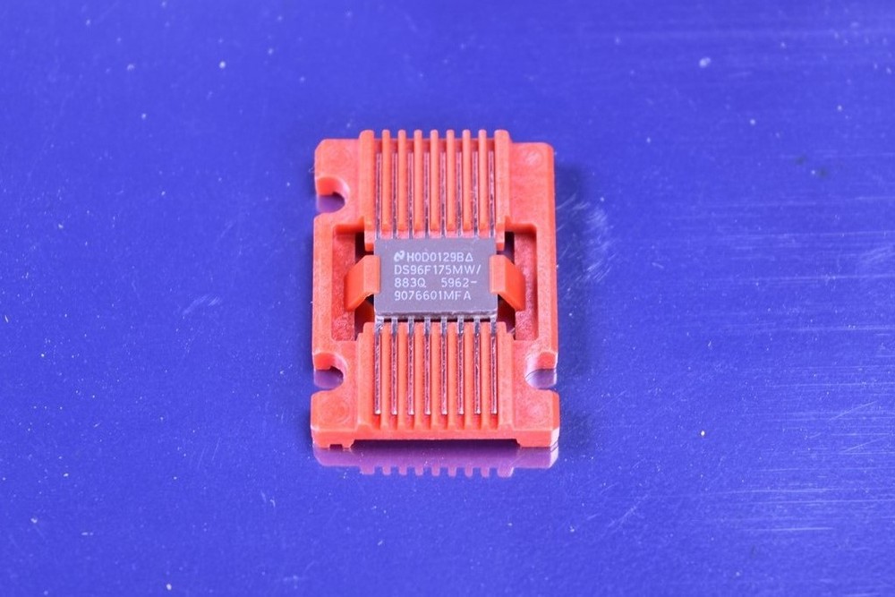 Mil-Spec National Semiconductor DS96F175MW/883 Quad Line Receiver RS-485 20-P