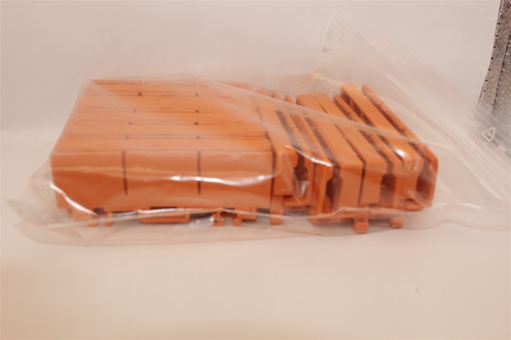 10 PIECE WAGO 22730500 MOUNTING CARRIER (ORANGE)