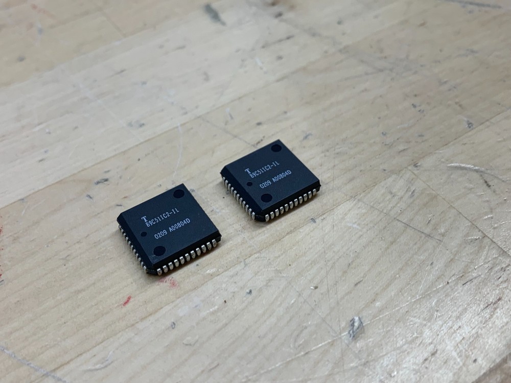 2-pcs Temic / Atmel Flash Microcontroller (32K x 8) 32KB 8-Bit 40MHZ PQCC44