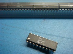 (1) PLESSEY ZN449E A-D AD CONVERTER IC ANALOG DIGITAL18 PIN DIP