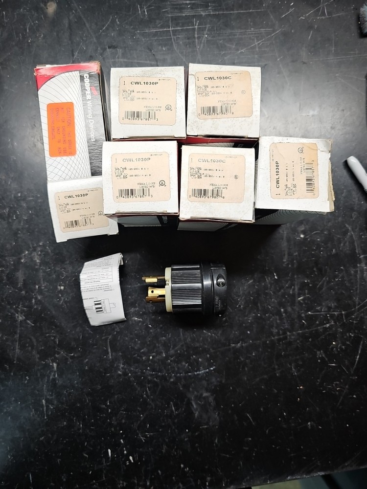 Lot 4 Cooper Arrow Hart CWL1030P 30A 125/250V L10-30P Twist Lock Plug