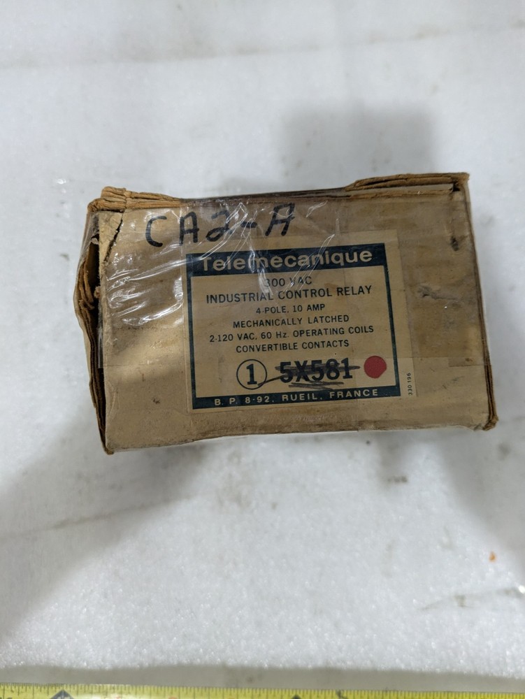 TELEMECANIQUE CA2-A 300VAC INDUSTRIAL CONTROL RELAY 4POLE 10AMP 60HZ